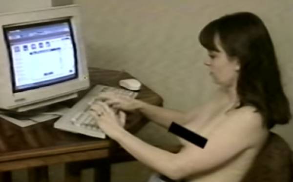 Οδηγίες για... cybersex από το 1997 (βίντεο)