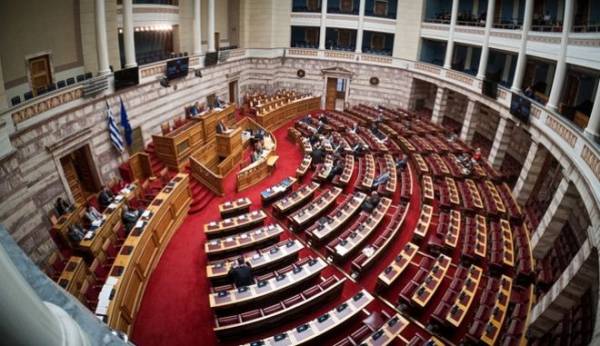 Βουλή: Κατατέθηκε η νέα τροπολογία για &quot;φρένο&quot; στο κόμμα Κασιδιάρη