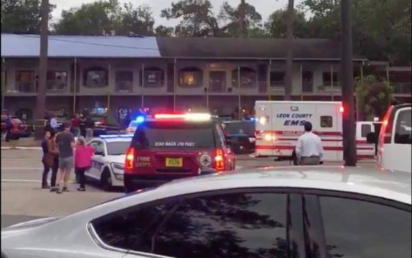 Δύο γυναίκες σκοτώθηκαν όταν ένοπλος άνοιξε πυρ μέσα σε σχολή γιόγκα στη Φλόριντα, o δράστης αυτοκτόνησε