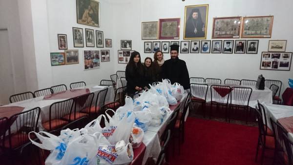 Φοιτητές του ΤΕΙ Πελοποννήσου προσέφεραν τρόφιμα στον Αγιο Νικόλαο 