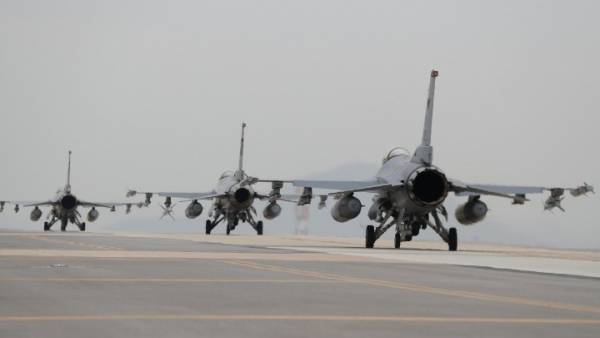 Το κοινοβούλιο της Βουλγαρίας ενέκρινε την αγορά μαχητικών F-16 από τις ΗΠΑ