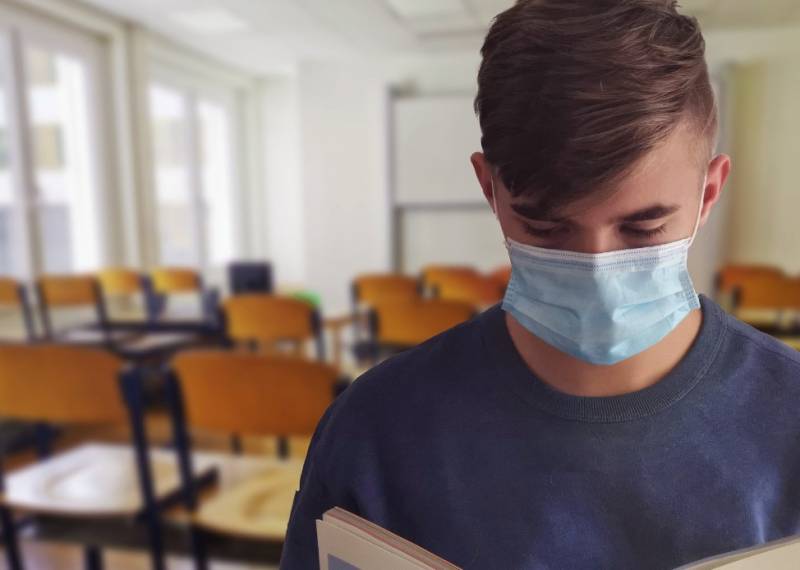 Μανώλης Δερμιτζάκης: Οι γονείς να αναλάβουν την ευθύνη αν τα παιδιά δεν φορούν μάσκα στο σχολείο