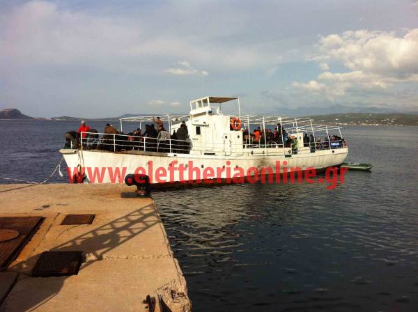 Στην Πύλο ρυμουλκήθηκε το σκάφος με τους 120 μετανάστες, που εξέπεμψε SOS (φωτογραφίες)