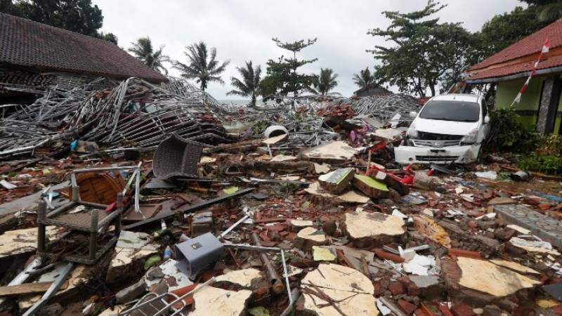 Περισσότεροι από 220 οι νεκροί και εκατοντάδες οι τραυματίες στην Ινδονησία