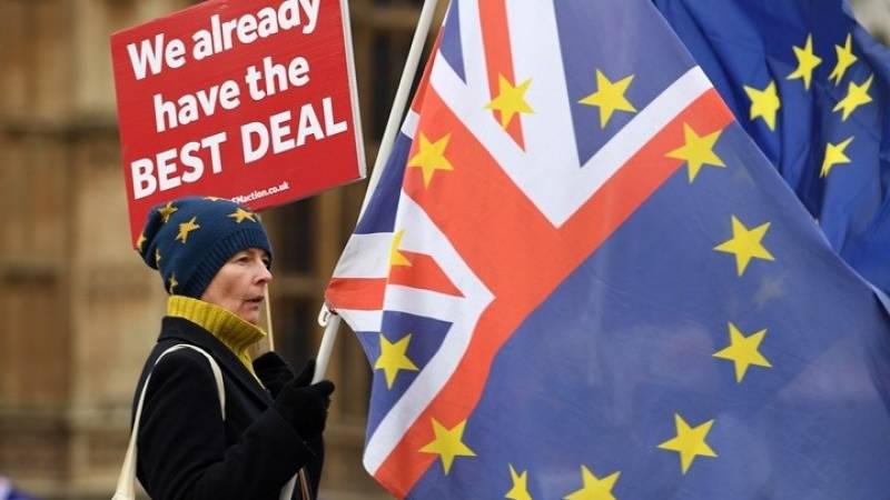 Το Λονδίνο θα εφαρμόσει πλήρως τα σχέδια για ένα Brexit χωρίς συμφωνία