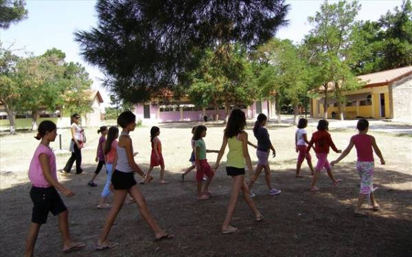 ΟΑΕΔ: Ξεκινούν οι αιτήσεις για τις παιδικές κατασκηνώσεις