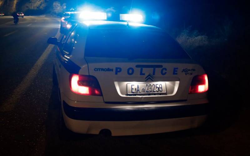 Συνελήφθησαν την ώρα που «άνοιγαν» αυτοκίνητα στα Λιμανάκια της Βουλιαγμένης