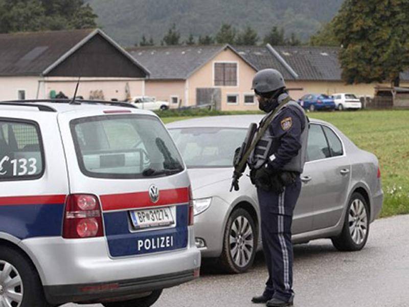 Αυστρία: Μια 27χρονη κατάφερε να ξεφύγει από τον απαγωγέα της κάνοντάς του κοπλιμέντα για τις ορχιδέες του