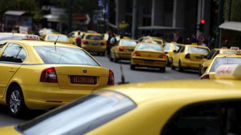 Αφαίρεση της άδειας του οδηγού ταξί που άφησε αβοήθητη τη γυναίκα στο Ελληνικό