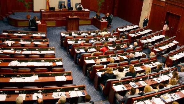 ΠΓΔΜ: Το Κοινοβούλιο επικύρωσε τη συμφωνία με την Ελλάδα