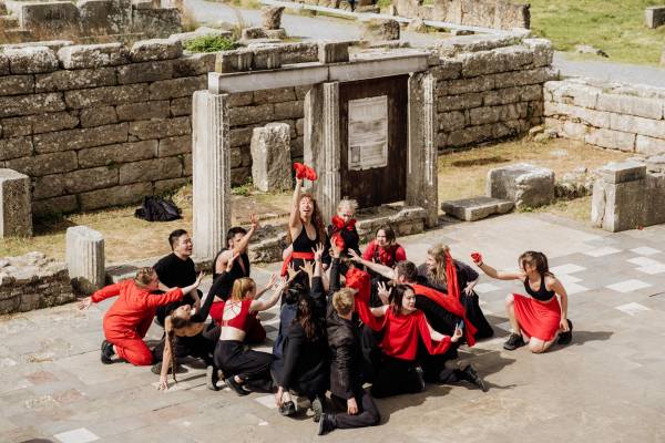 Με τις «Βάκχες» του Ευριπίδη συνεχίστηκε το 11ο Διεθνές Νεανικό Φεστιβάλ Αρχαίου Δράματος (φωτογραφίες)