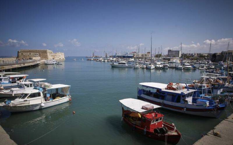 Κρήτη: Συναγερμός στο λιμάνι του Ηρακλείου - Έκρηξη σε πλοίο