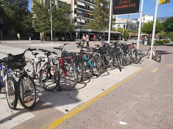 Θέσεις στάθμευσης για ποδήλατα
