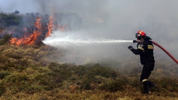 Υψηλός κίνδυνος πυρκαγιάς τη Δευτέρα σε Αττική και Στερεά Ελλάδα