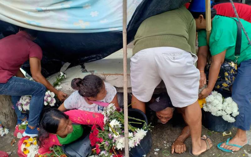 Φιλιππίνες: Σωστικά συνεργεία ψάχνουν για επιζήσαντες από το φονικό σεισμό
