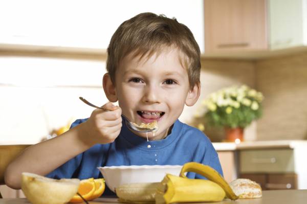 Τα παιδιά που τρώνε καλό πρωινό, έχουν καλύτερους βαθμούς στο σχολείο
