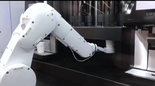 Ένα ρομπότ-καφετζής στο Σαν Φρανσίσκο (βίντεο)