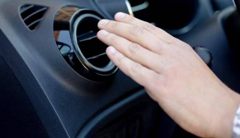 Έρευνα: Η ζέστη στο αυτοκίνητο μειώνει τις αντιδράσεις όσο και το αλκοόλ