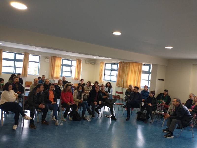 Επίσκεψη ΚΚΕ με τον Διονύση Τσακνή στο Μουσικό Σχολείο Καλαμάτας