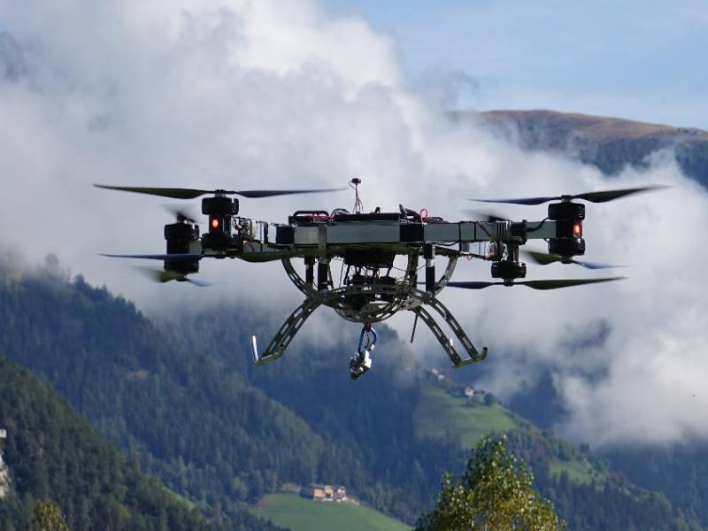 Οι μεταφορές με drone θα είναι το μέλλον στον τομέα, λέει ο ειδικός Μη Επανδρωμένων Αεροχημάτων Τόμας Μάρκερτ
