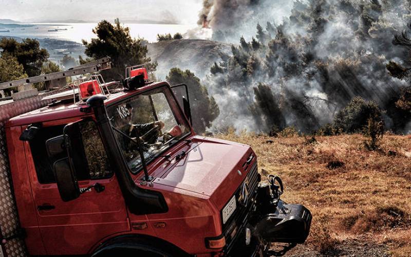 Φωτιά στην Αχαΐα: Ενισχύονται οι πυροσβεστικές δυνάμεις