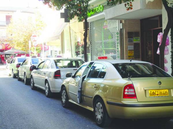 Αναδιάρθρωση των χώρων στάθμευσης των ταξί στην Καλαμάτα
