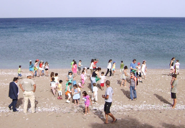 Μαθητές καθάρισαν παραλίες της Τριφυλίας (φωτο)