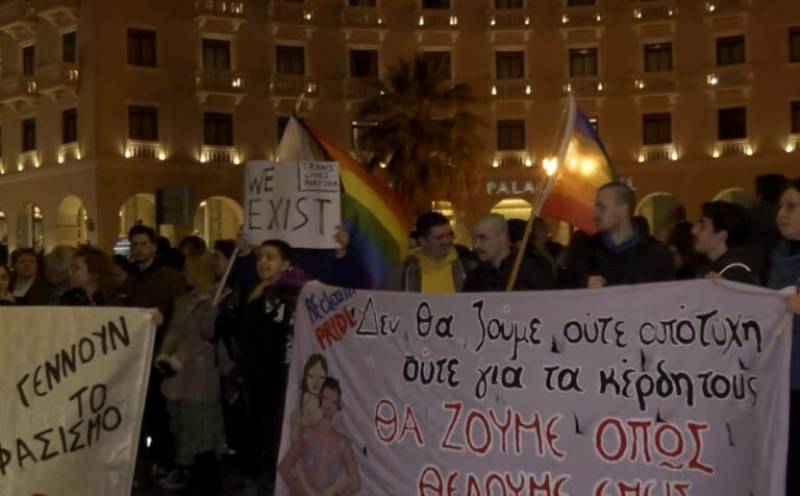 Θεσσαλονίκη: Συγκέντρωση διαμαρτυρίας για την ομοφοβική επίθεση – Ένταση και 16 προσαγωγές (βίντεο)