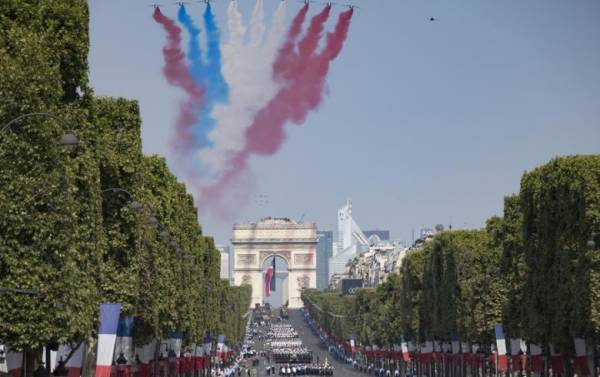 Με... απρόοπτα η παρέλαση της 14ης Ιουλίου στο Παρίσι
