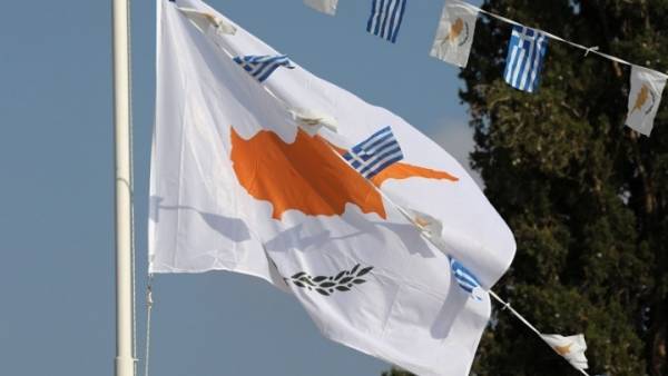 Ο κυπριακός Τύπος για την ψήφο εμπιστοσύνης προς την ελληνική κυβέρνηση