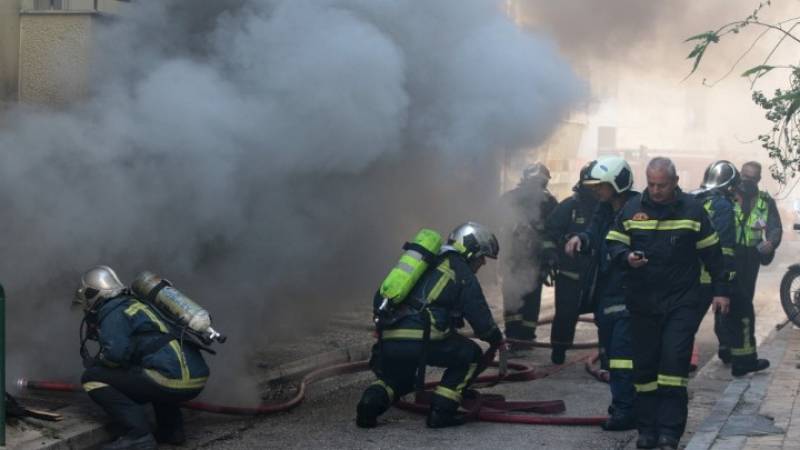 Θεσσαλονίκη: Μεγάλη φωτιά σε πολυκατοικία - 12 απεγκλωβισμοί