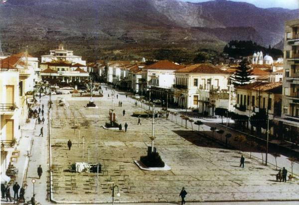 Η κεντρική πλατεία της Καλαμάτας στα μέσα της δεκαετίας του 1960