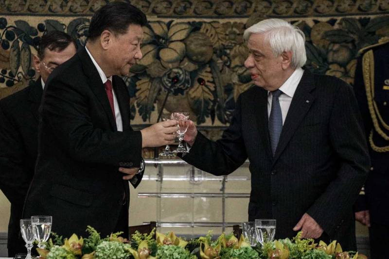 Για νέα αφετηρία στις διμερείς σχέσεις Ελλάδας-Κίνας ο Σι Τζινπίνγκ στο επίσημο δείπνο στο Προεδρικό Μέγαρο