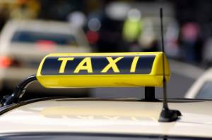 Συλλήψεις 9 οδηγών ταξί με πειραγμένες ταμειακές και ταξίμετρα