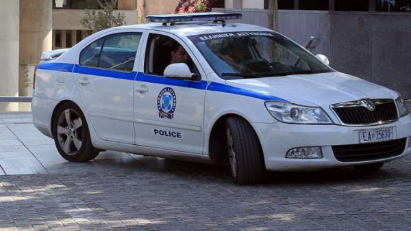 Σε εξέλιξη αστυνομική επιχείρηση για κύκλωμα παράνομων ελληνοποιήσεων