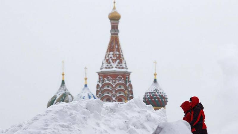 Ρωσία: Προβλήματα σε δεκάδες πτήσεις λόγω του χιονιού στη Μόσχα