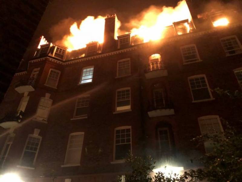 Υπό έλεγχο η φωτιά σε πολυώροφη πολυκατοικία στο Λονδίνο