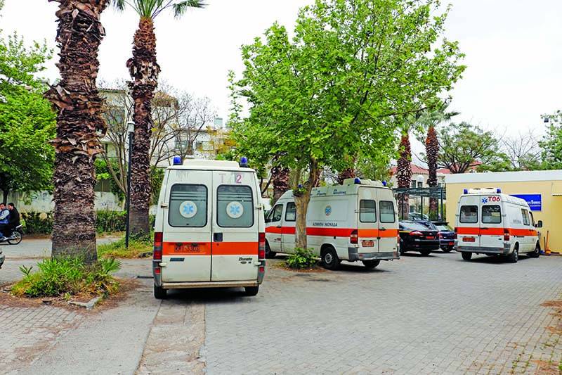 Τρία επιπλέον ασθενοφόρα στη βάση του ΕΚΑΒ στην Καλαμάτα (βίντεο)