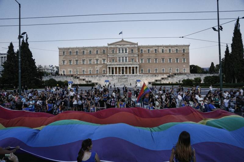 Στα χρώματα του Athens Pride η Βουλή