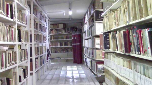 Ο θησαυρός της Λαϊκής Βιβλιοθήκης Καλαμάτας (βίντεο και φωτογραφίες)
