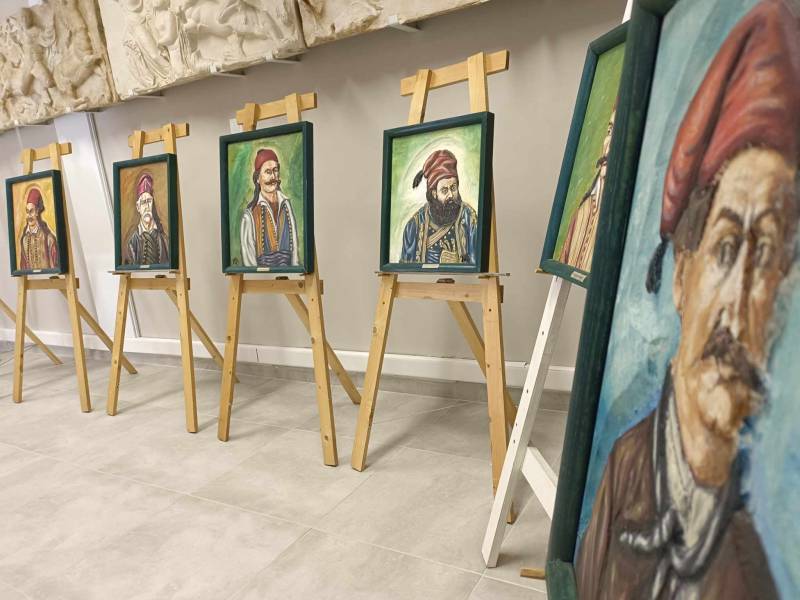 Πολεμικό Μουσείο Καλαμάτας: Εγκαινιάστηκε η έκθεση  ξυλόγλυπτων πορτρέτων για το 1821