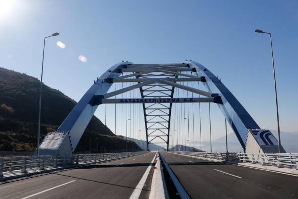 Αυτοκινητόδρομος: Κλειστή από Δευτέρα η γέφυρα της Τσακώνας (βίντεο)