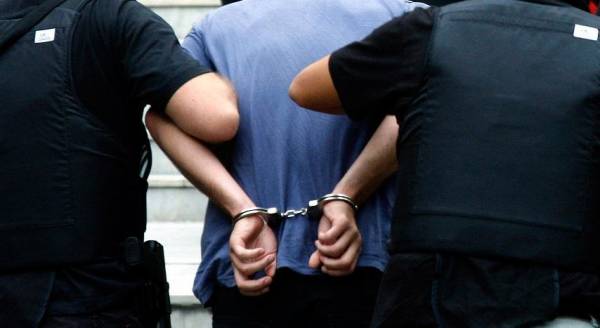 Συνελήφθη 51χρονος για κατοχή ναρκωτικών και όπλων