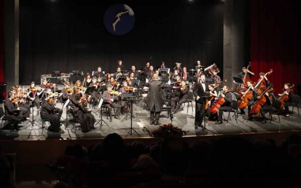 Ιστορική πρώτη της Συμφωνικής Ορχήστρας Καλαμάτας στο κατάμεστο Μέγαρο Χορού (βίντεο)
