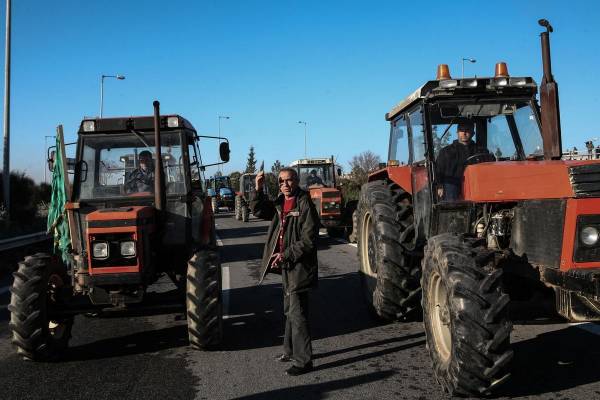 Συνεχίζουν τις κινητοποιήσεις τους οι αγρότες της Πελοποννήσου