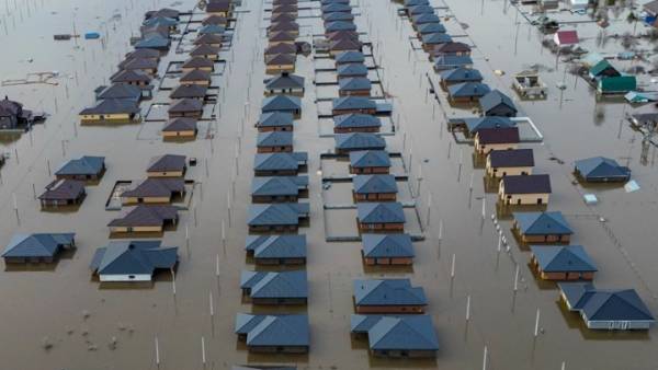 Πλημμύρες σε Ρωσία και Καζακστάν - Χιλιάδες άνθρωποι απομακρύνθηκαν από τα σπίτια τους