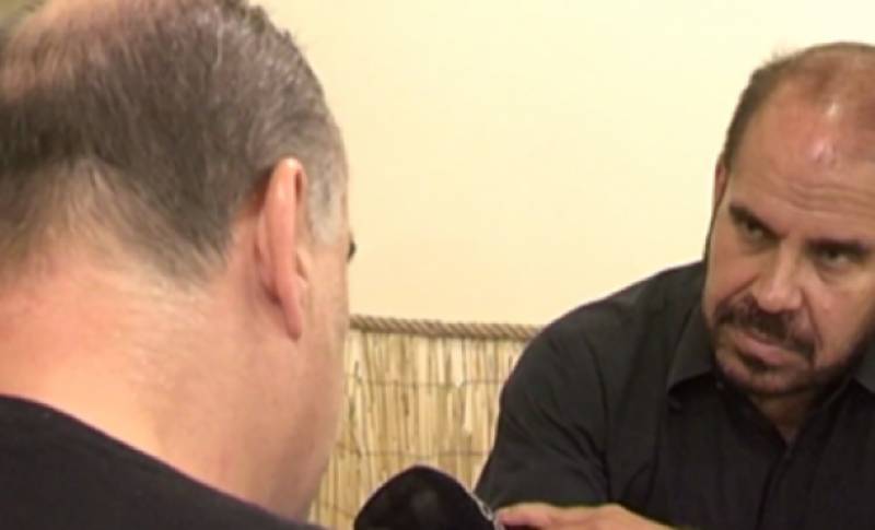 Ο μεσίτης που κλώτσησε τον Ζακ Κωστόπουλο μιλά για πρώτη φορά (Βίντεο)