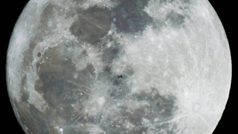 Η Σελήνη χάνει 200 τόνους νερού κάθε χρόνο λόγω πτώσης μετεωριτών στην επιφάνειά της