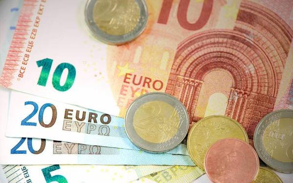 FAZ: Τα «γεράκια» του ευρώ ζητούν πιο σκληρά μέτρα για τις χώρες που θα δανείζονται από τον ESM