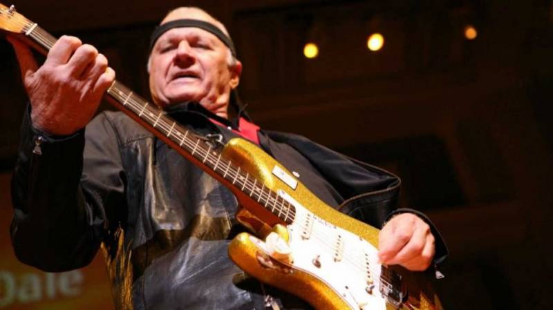 Πέθανε ο κιθαρίστας Ντικ Ντέιλ - Διασκεύασε και έκανε διάσημη την «Μισιρλού»